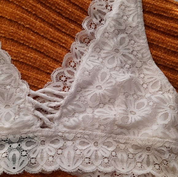 White lace bralette - Picture 2 of 5